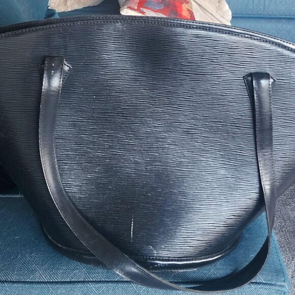 MAKE OFFER! Vintage 1993 Louis Vuitton handbag. Originally $2,600. - Picture 2 of 8